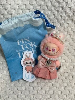 Pop Mart The Monsters Labubu (Lafufu) Pin For Love “U” Mokoko